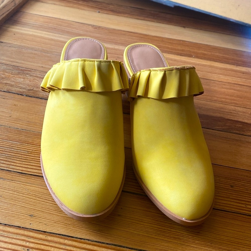 ZBY YELLOW SLIP ON‎ BACKLESS MULE WITH BLOCK HEEL - Picture 3 of 5